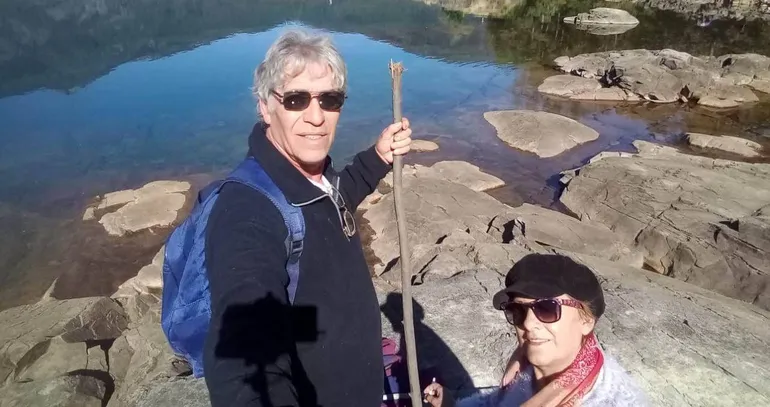 Fueron novios, hicieron su vida y se reencontraron 43 años después: eterna luna de miel en motorhome