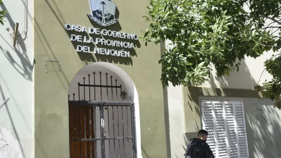 Estatales de Neuquén a la espera del aguinaldo y el bono en diciembre: ¿hay chances de un asueto?