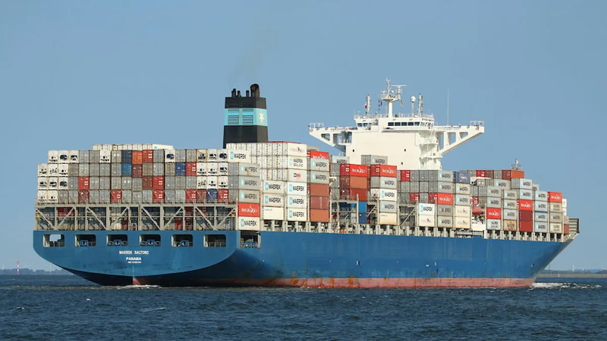 Dan por perdida la carga del buque varado en alta mar con 1.363 contenedores de cerezas