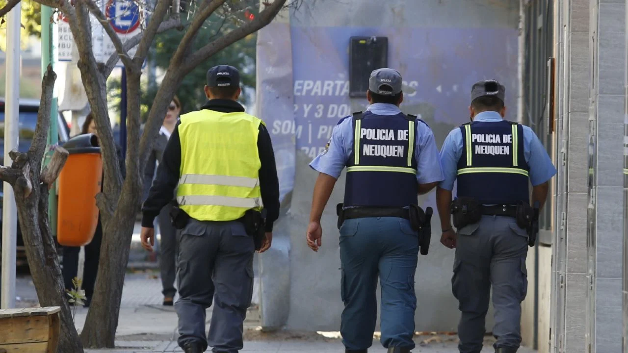 Vecinos de barrio Atahualpa denuncian a un hombre por ruidos, agresiones y comportamientos delirantes