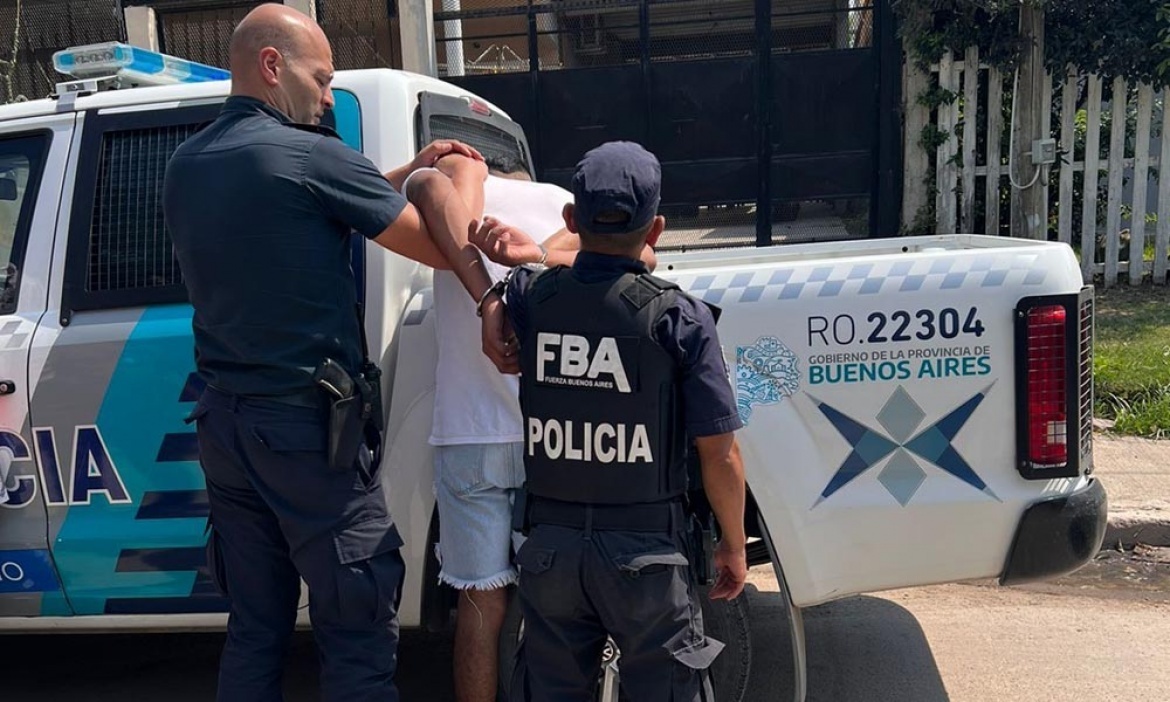 Un custodio del Ministerio de Seguridad bonaerense le disparó a los ladrones que quisieron robarle la moto