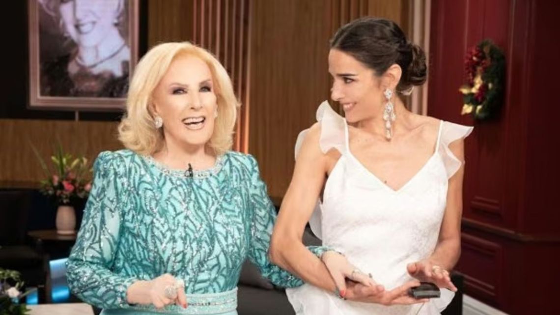Juana Viale continuará al frente de los programas mientras Mirtha Legrand se recupera