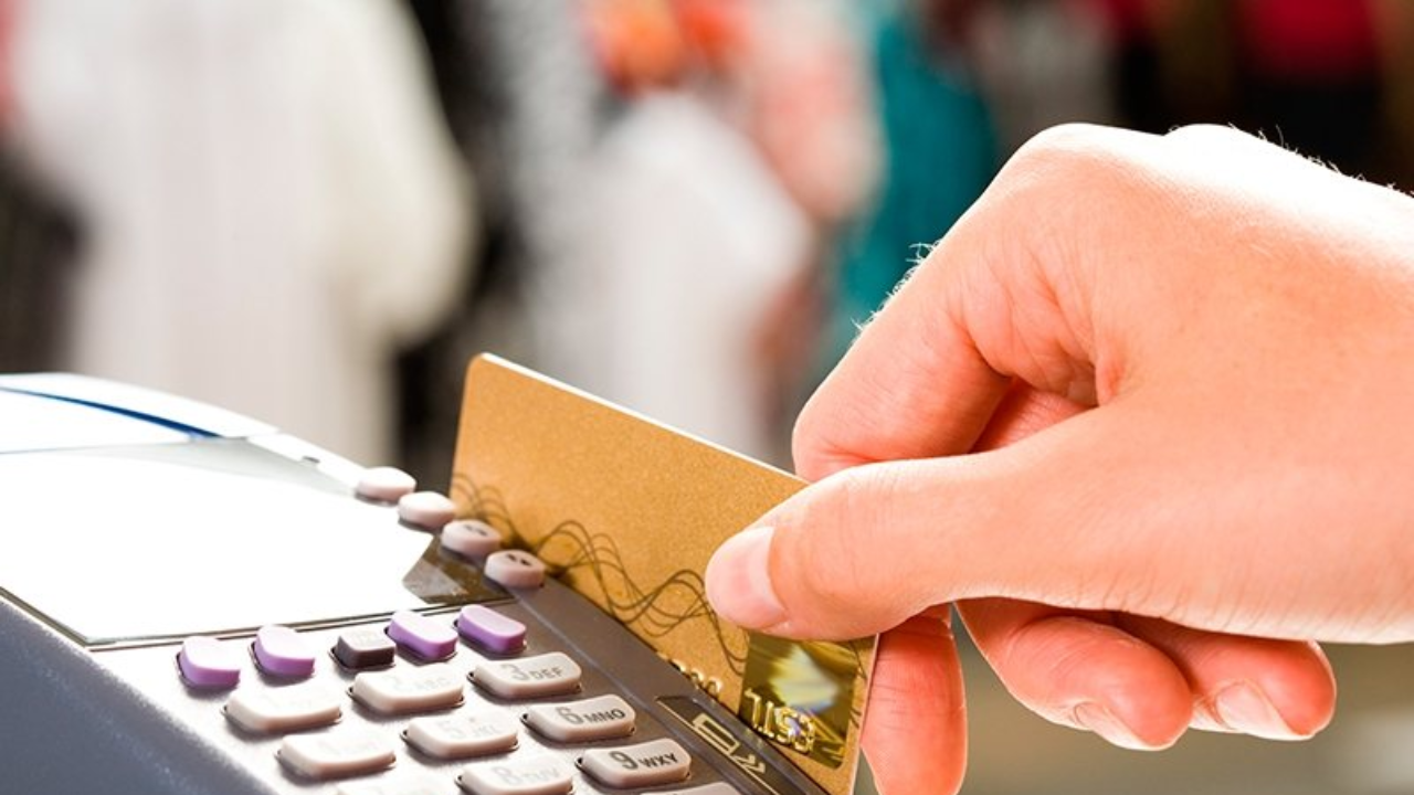 Atención: ARCA te puede prohibir el uso de tarjetas de crédito y débito por este motivo
