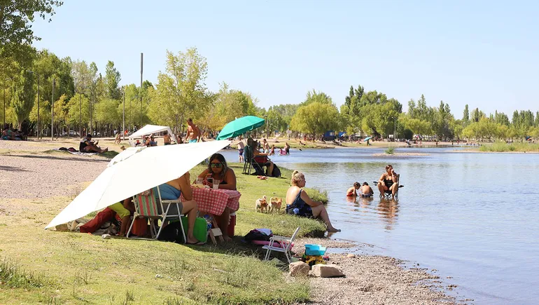 El viento llegó a Neuquén: a cuánto llegarán las ráfagas