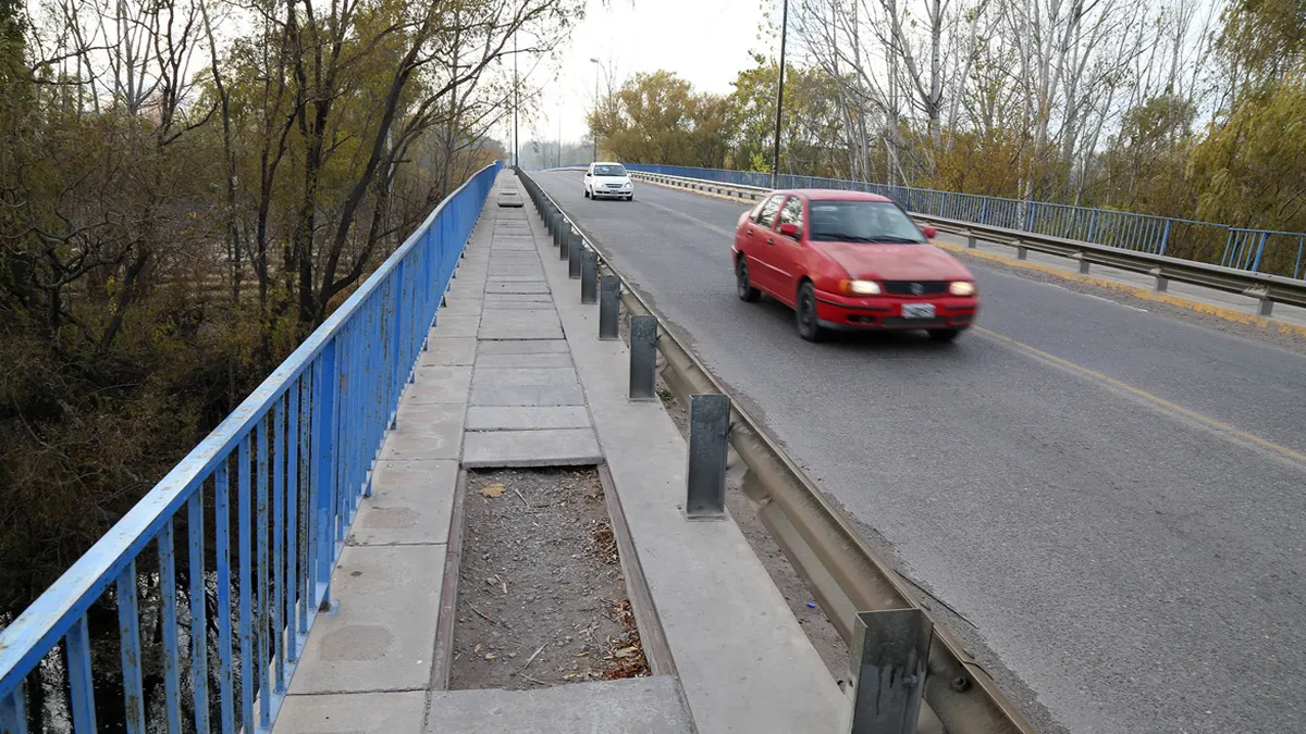 Un conocido empresario se descompensó y murió cuando cruzaba el puente hacia Centenario