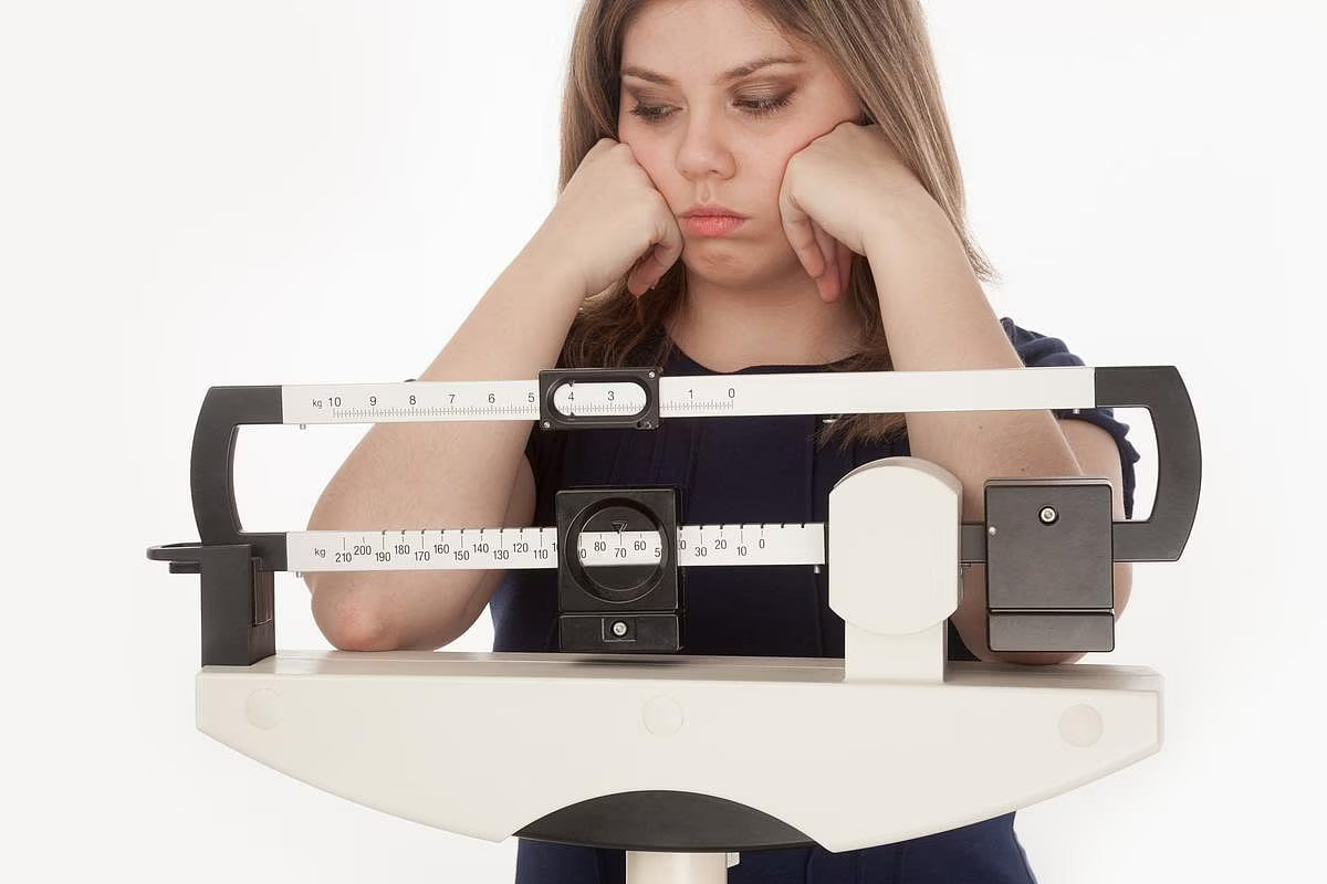Advierten que la obsesión por el peso en los adolescentes aumenta los riesgos de autolesiones