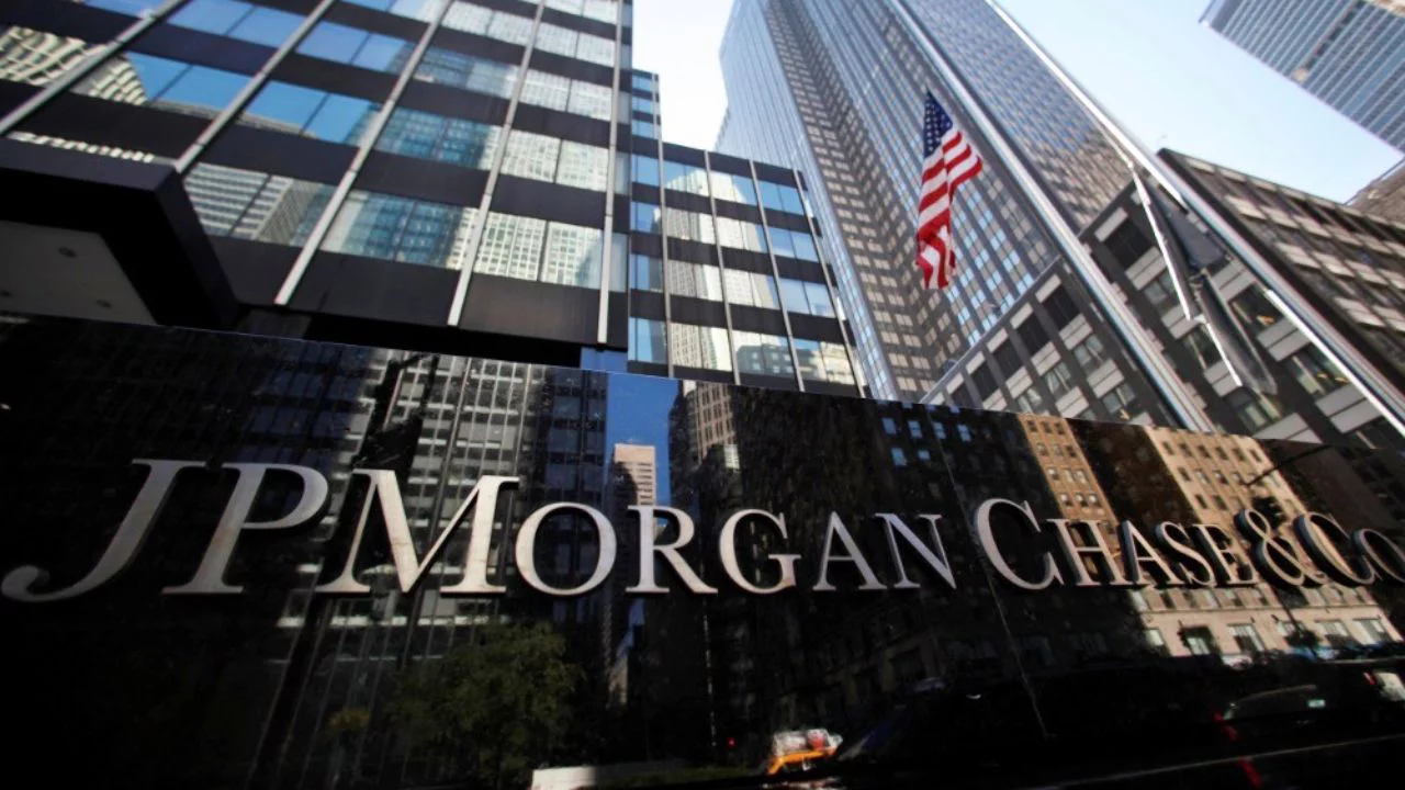 Un informe de JP Morgan es más optimista que los inversores locales: espera un buen acuerdo con el FMI y salida del cepo