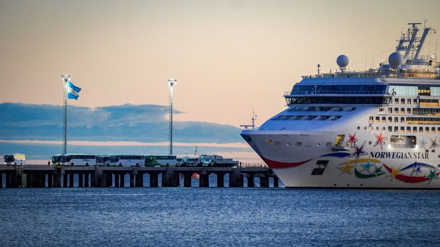 Crucero llega a Puerto Madryn en situación de emergencia: los detalles