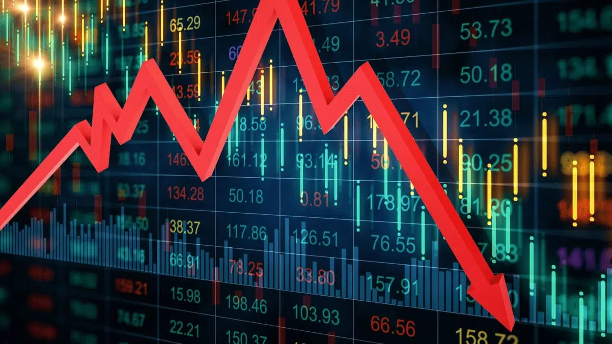 El riesgo país aceleró la caída y perforó el piso de los 700 puntos por primera vez en seis años