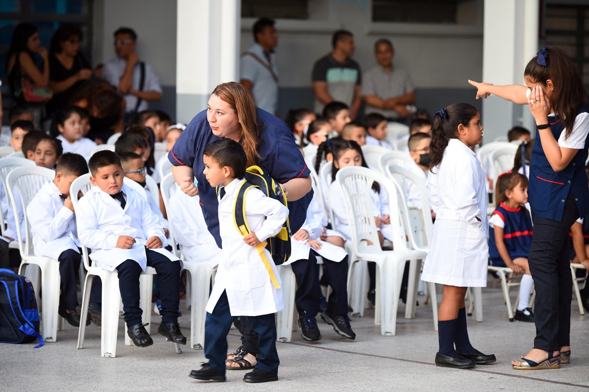 Comienzan las clases para 3 millones de alumnos, en medio de un paro docente