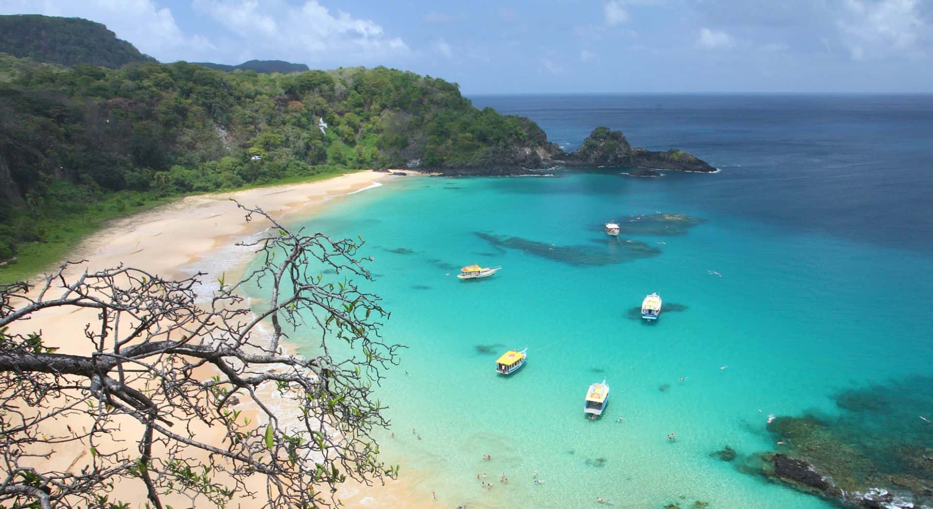Cuatro lugares paradisíacos de Brasil que son más baratos que el destino top que todos quieren conocer