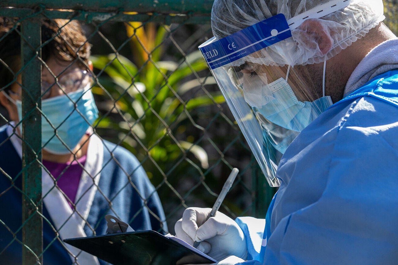 La OMS difundió los datos del COVID a cinco años del primer caso: la infección causó 7 millones de muertes