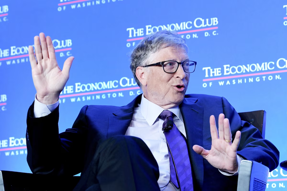 Bill Gates Visualiza una Semana Laboral de Dos Días con Inteligencia Artificial