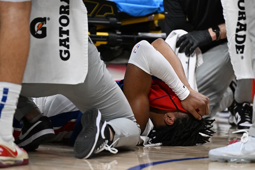 Una figura de la NBA sufrió una impactante lesión: el grito estremecedor y el llanto de sus compañeros