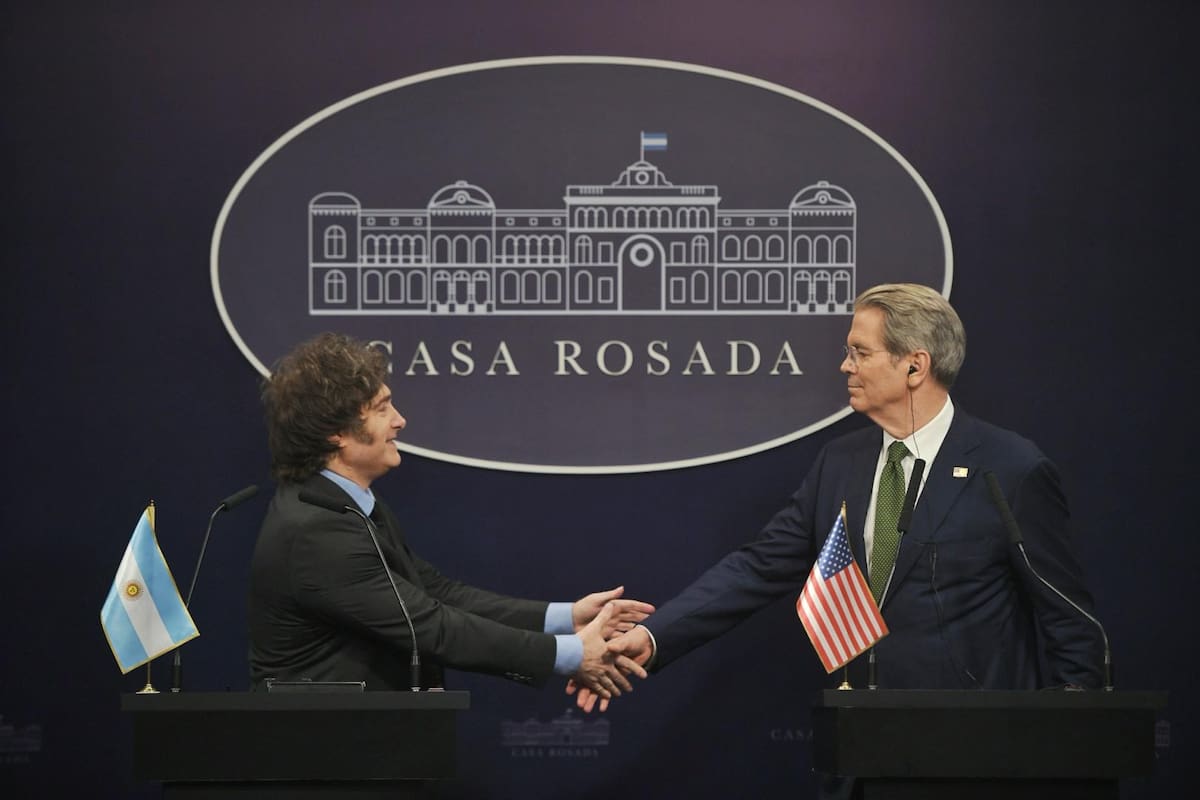 Milei confía que el dólar bajará tras el fin del cepo y una visita clave desde EE.UU.