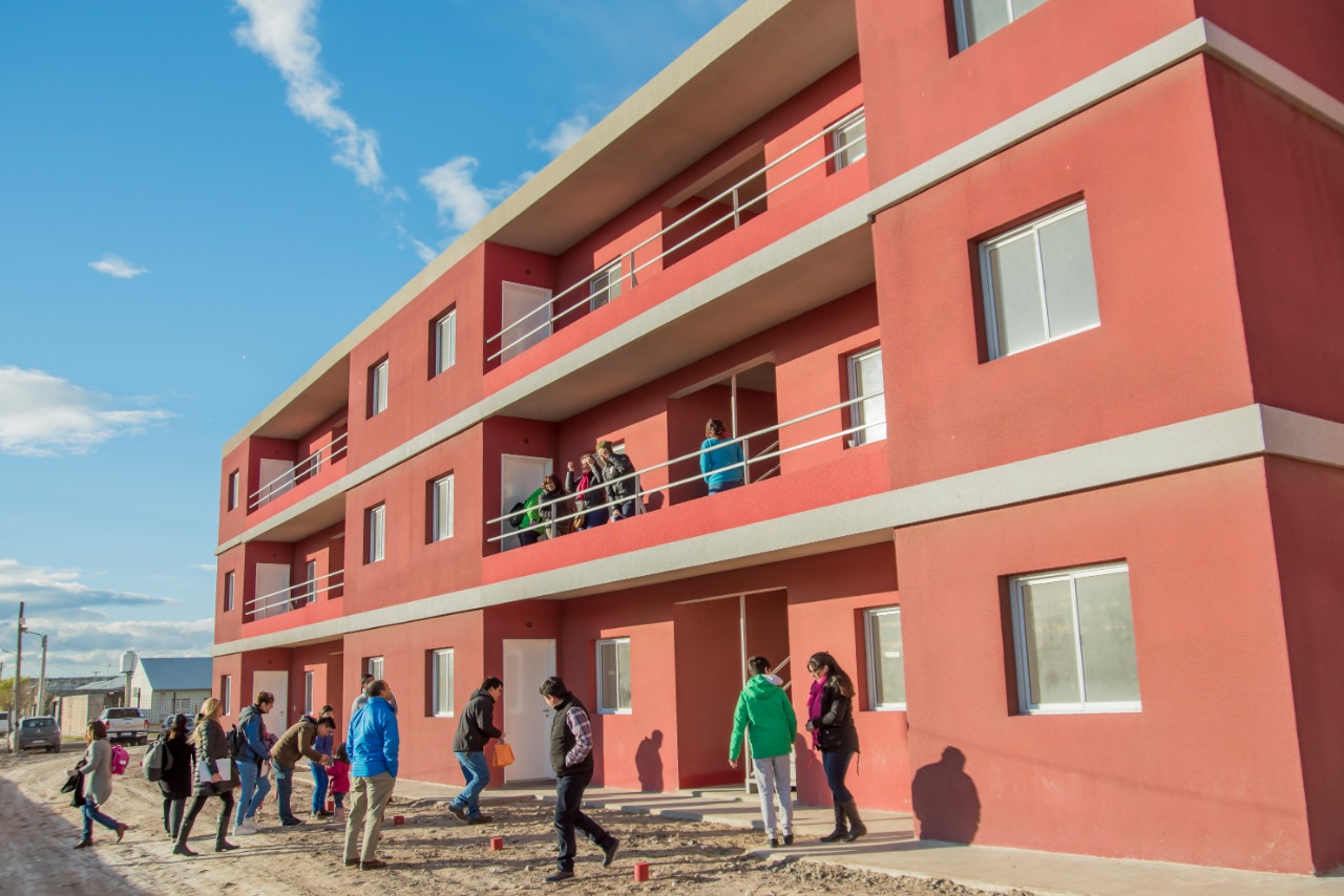 Más de $450 millones en obras sin comenzar y falta de documentos: las irregularidades en el fondo de vivienda