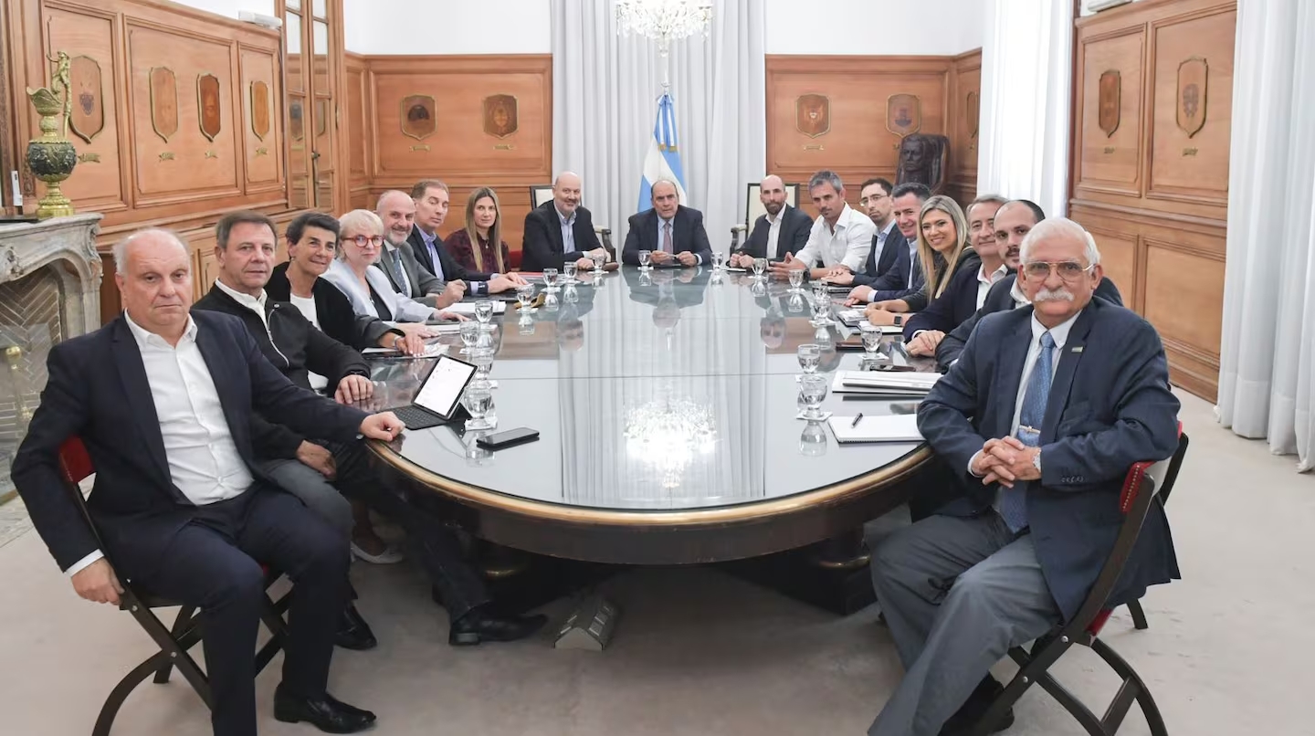 El Gobierno evalúa llamar a sesiones extraordinarias y quiere reunirse con distintos bloques del Congreso