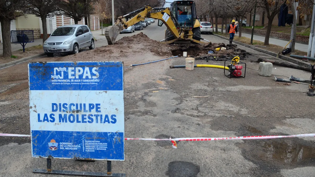 El centro de Neuquén, complicado: detectaron una falla en la red de agua