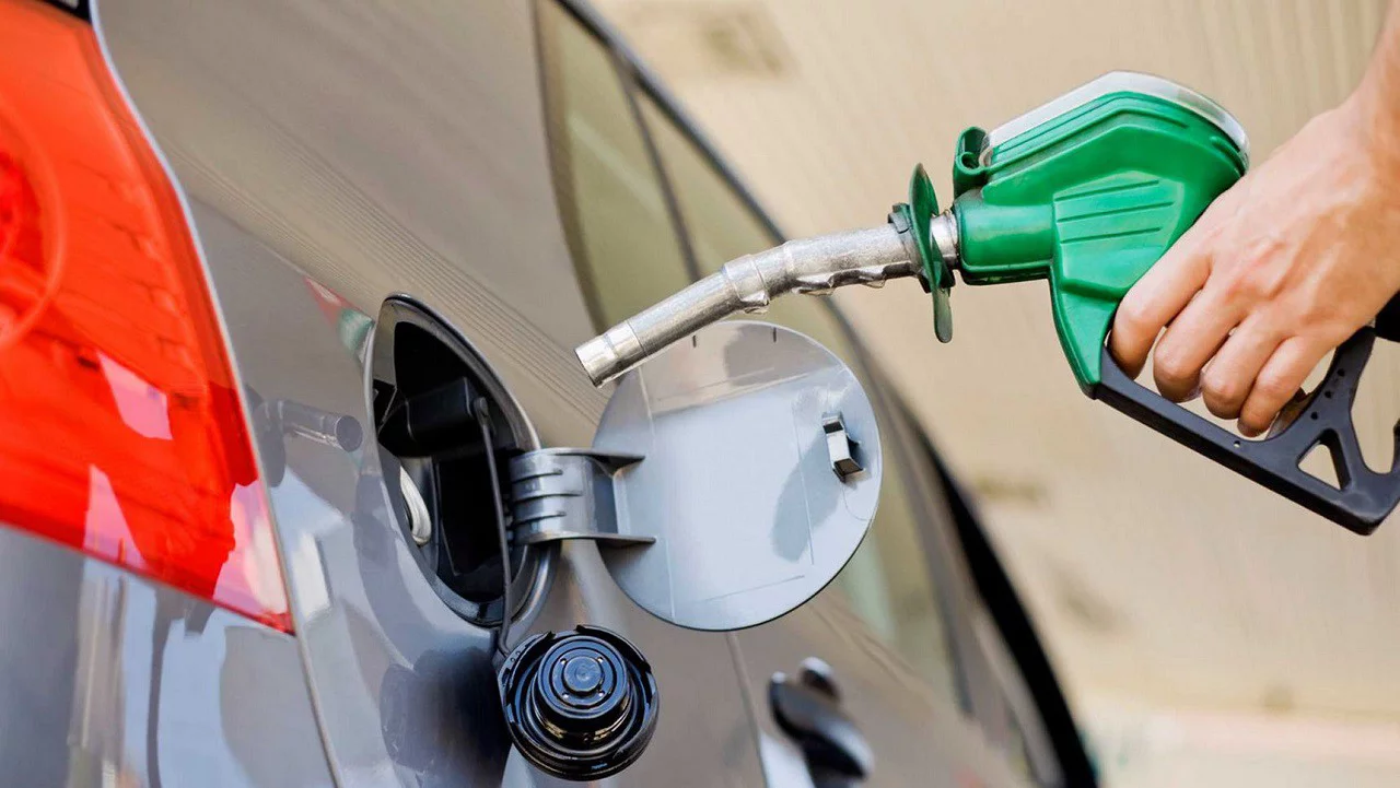 El precio internacional de petróleo superó los USD 80 por barril: presión sobre los precios locales de la nafta y el gasoil